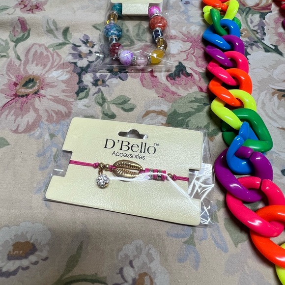 Necklace and bracelets - Picture 4 of 9